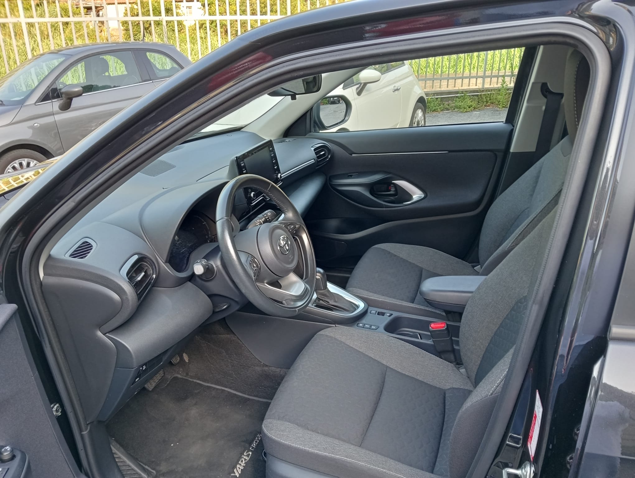 TOYOTA YARIS CROSS 1.5 HYBRID E.CVT BUSINESS