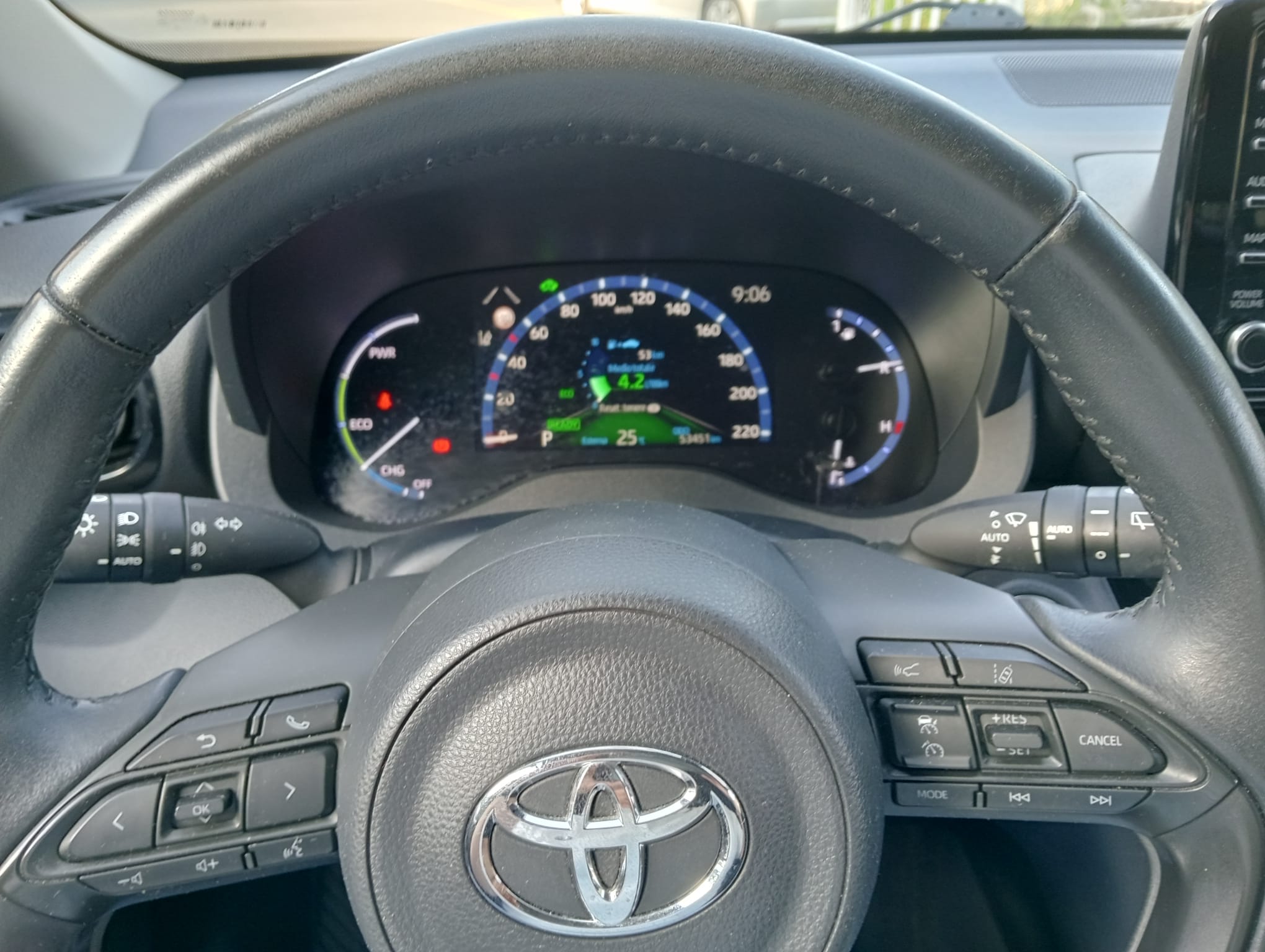 TOYOTA YARIS CROSS 1.5 HYBRID E.CVT BUSINESS