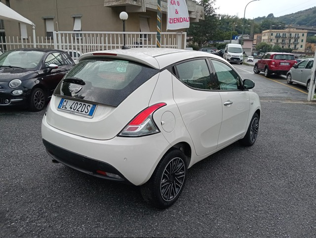 LANCIA YPSILON 1.0 FIREFLY HYBRID S&S GOLD